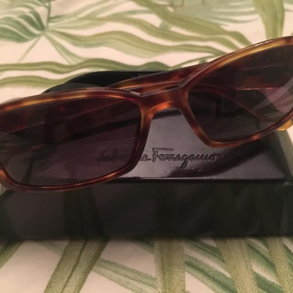 Designer Salvatore Ferragamo Designer Ladies Brown Tortoise Sunglasses - Picture 3 of 9